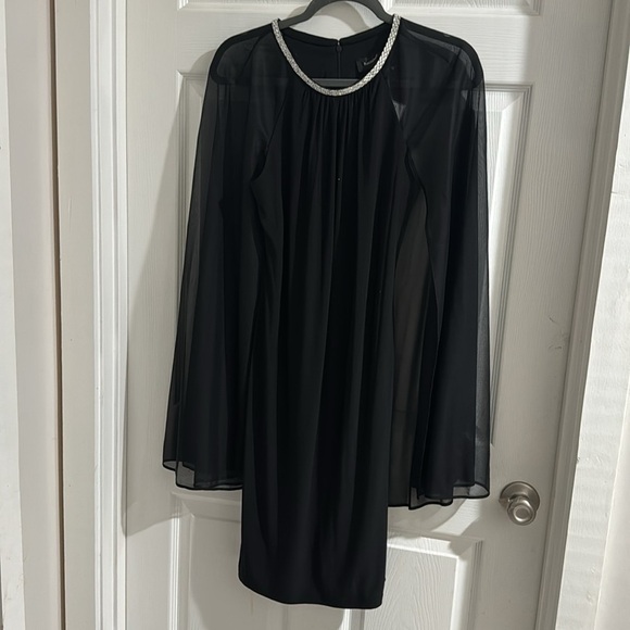 Beautiful NWT R&M Richard Size 18W Crew Neck Capelet Long Sleeve Chiffon Dress - Picture 3 of 9